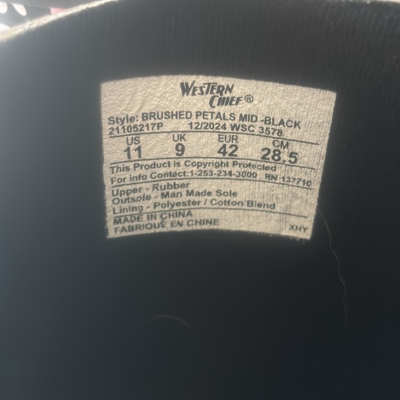 Western Chief Women's Heritage Mid Rain Boots Black brushed petals - Picture 5 of 8